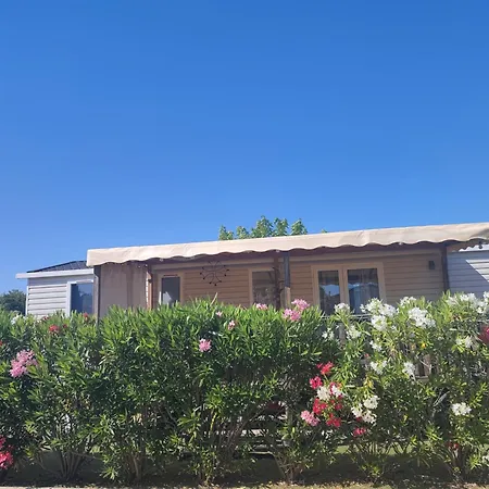 Campeggio Chez Lolo 7 à 8 Personnes *